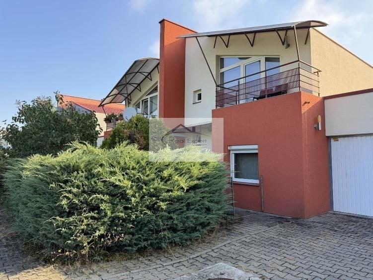 Duplex cu 5 camere cu Canalizare în Bună Ziua