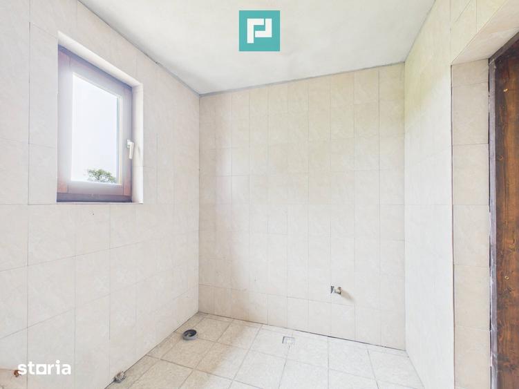 Casă cu 7 camere cu Canalizare în Almaș