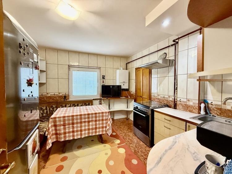 Apartament cu 3 camere decomandat, mobilat în Ovidiu