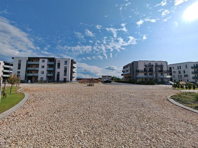 Apartament cu 3 camere decomandat, mobilat în Cristian