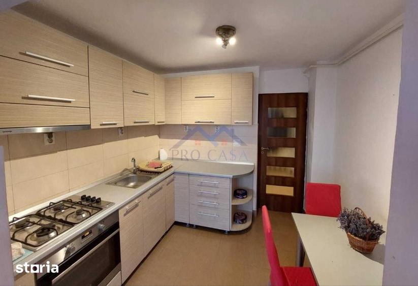 Apartament cu 3 camere decomandat în Cetate