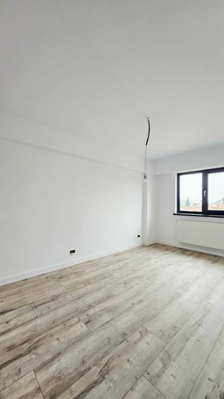 Apartament cu 3 camere semidecomandat în Matei Voievod