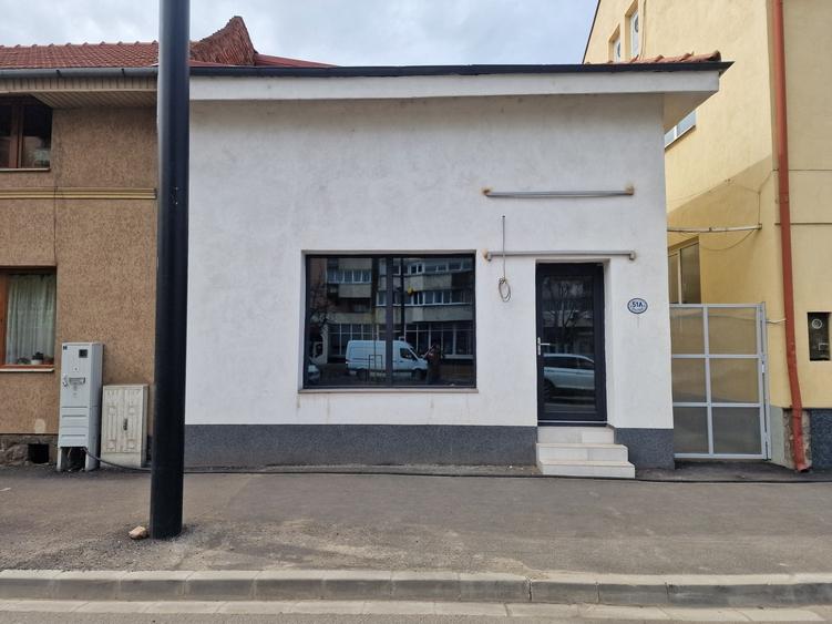 Spațiu comercial, de 300 mp, în Decebal