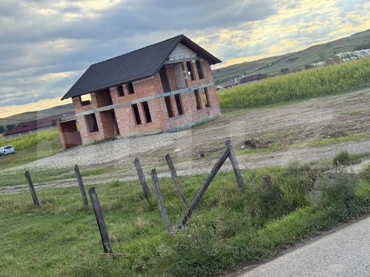 Casă individuală cu 4 camere cu Canalizare în Cepari