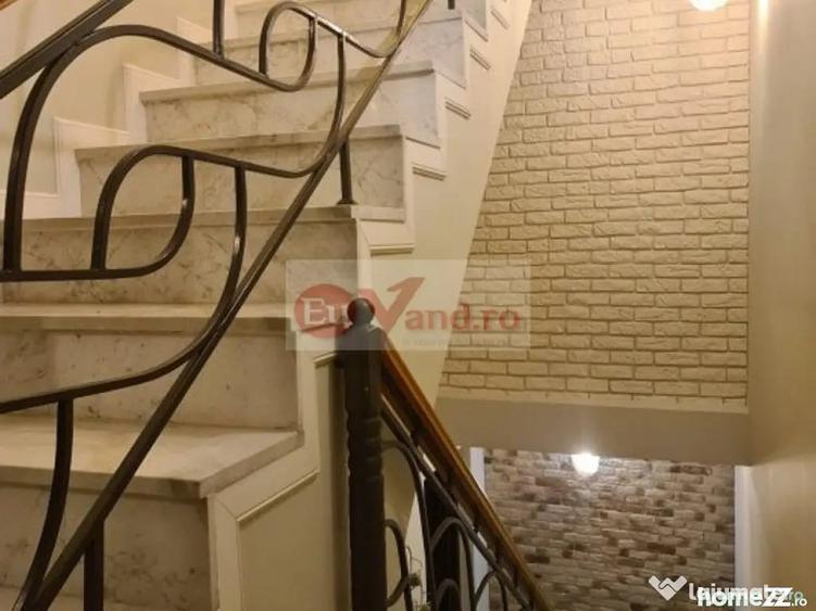 Casă cu 7 camere cu Teren 300 Mp în Faleză