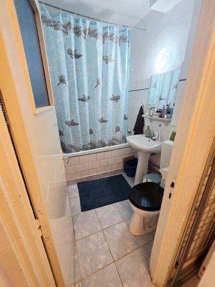 Apartament cu 3 camere semidecomandat în Democrației