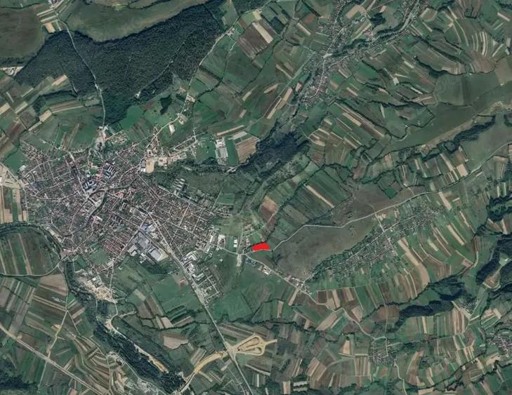 Teren de 13495 mp, în Central