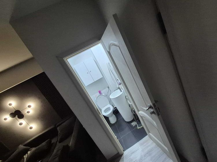 Apartament cu 3 camere decomandat în Vitan