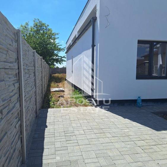 Casă cu 3 camere cu Canalizare în Bucovăț (Remetea Mare)