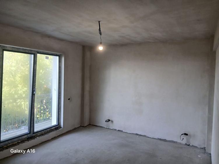 Apartament cu 3 camere decomandat în Exterior Vest