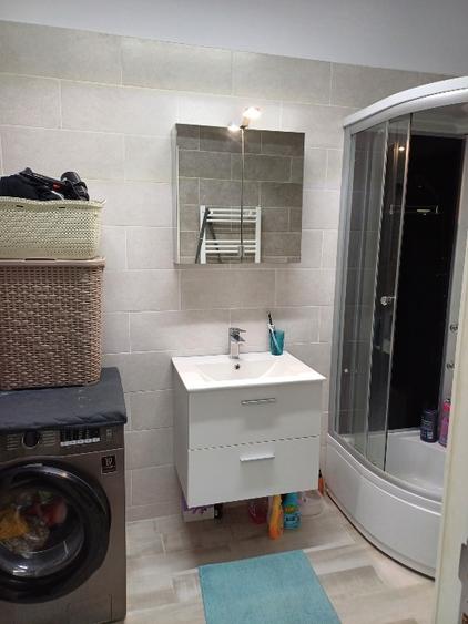 Apartament cu 3 camere decomandat în Fundeni