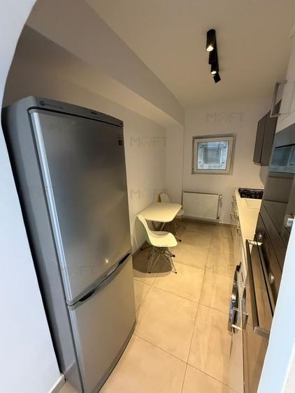 Apartament cu 3 camere semidecomandat în P-ța Romană