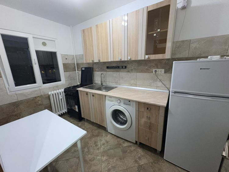 Apartament cu 2 camere decomandat în Titan