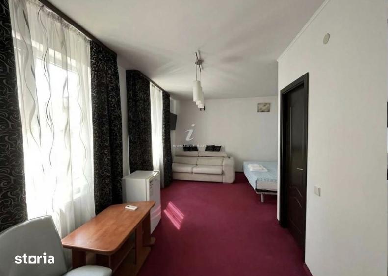 Casă cu 9 camere cu Teren 300 Mp în Nord