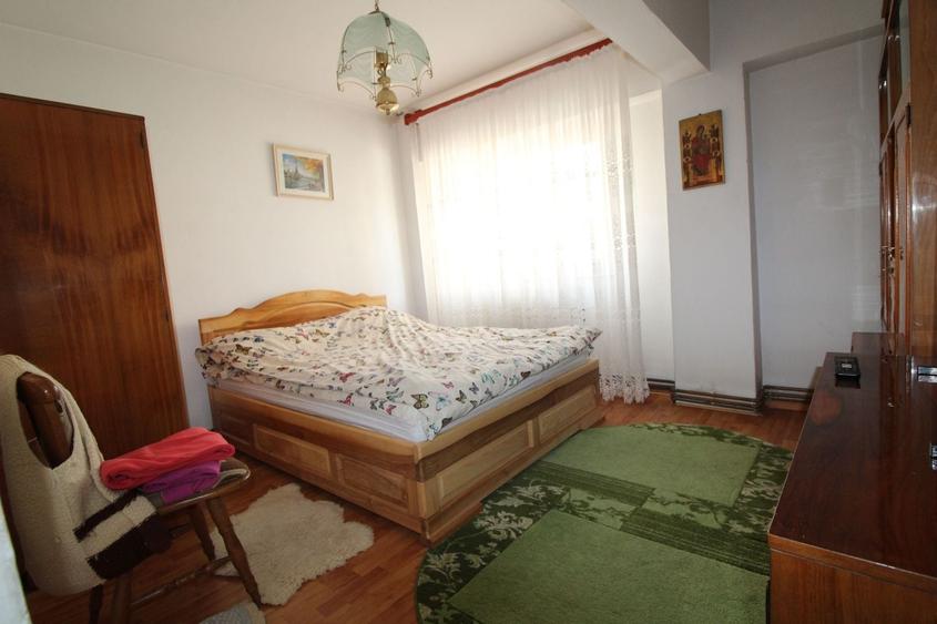Apartament cu 3 camere decomandat în 9 Mai