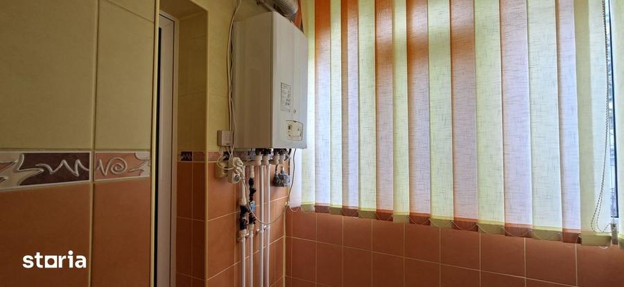 Apartament cu 2 camere decomandat în Micro 20