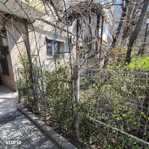 Apartament cu 3 camere decomandat în Tei