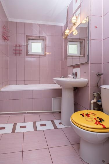 Apartament cu 3 camere decomandat, mobilat în Capitol