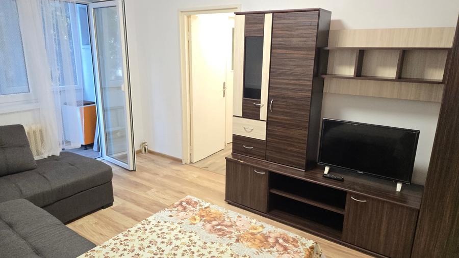 Apartament cu 3 camere semidecomandat în Titu Maiorescu