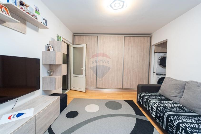 Apartament cu 2 camere semidecomandat în Florilor