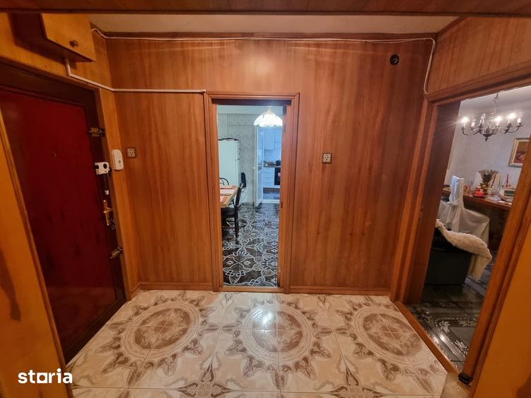 Apartament cu 4 camere decomandat în Delfinariu