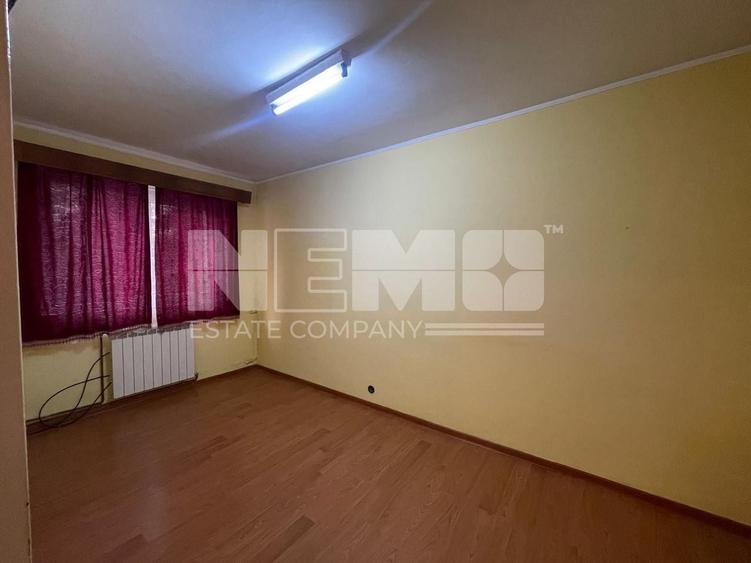 Apartament cu 3 camere semidecomandat în Central