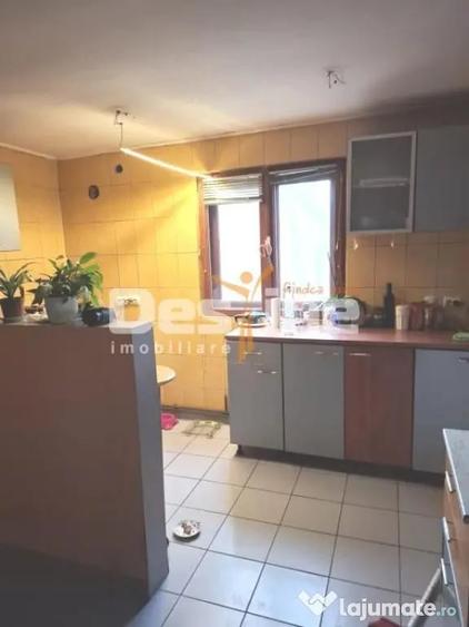 Casă cu 6 camere cu Teren 1521 Mp în Poiana