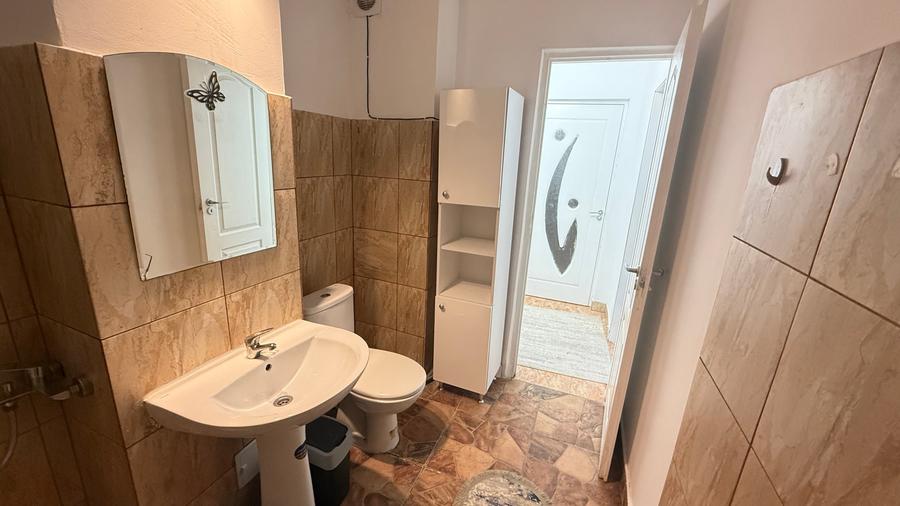 Apartament cu 2 camere semidecomandat, mobilat în Central