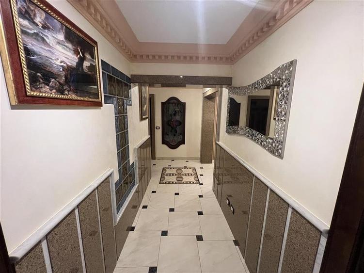 Apartament cu 3 camere decomandat, mobilat în Est