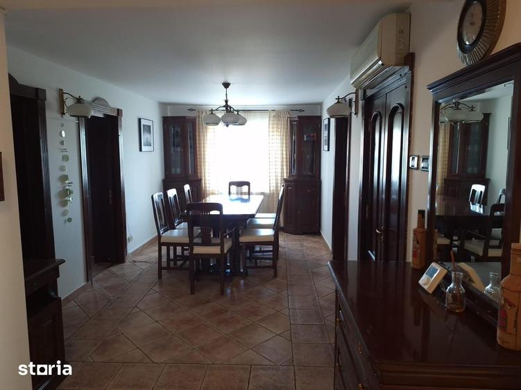 Apartament cu 4 camere decomandat în Central