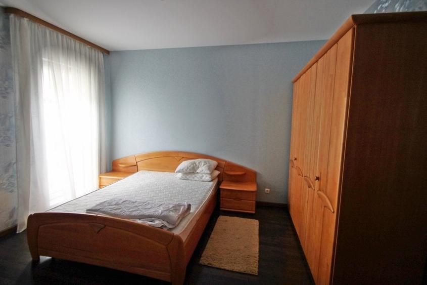 Apartament cu 3 camere decomandat, mobilat în P-ța Ovidiu