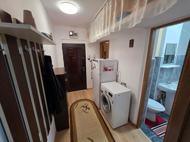Apartament cu 2 camere semidecomandat, mobilat în Tomis Nord