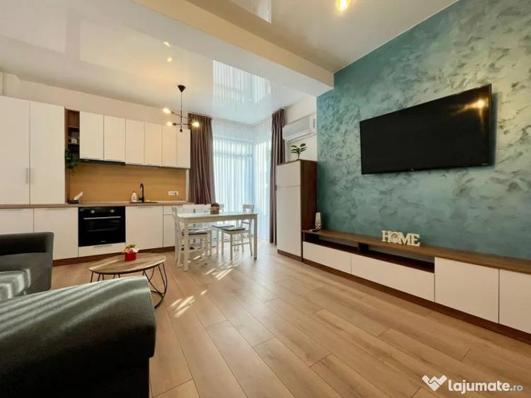 Apartament cu 3 camere semidecomandat în Nord