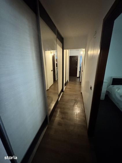 Apartament cu 3 camere decomandat în Far