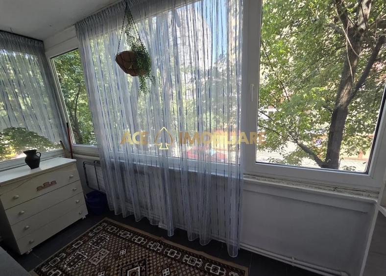 Apartament cu 2 camere decomandat, mobilat în Tei