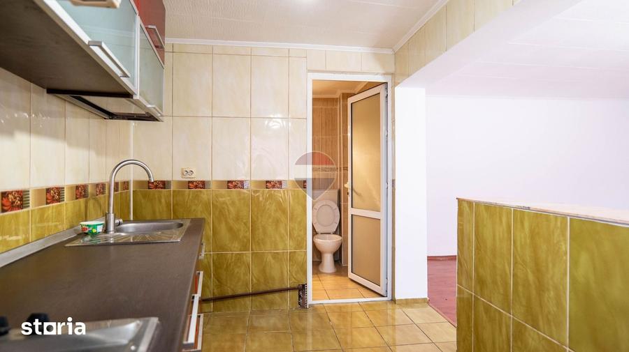 Casă cu 9 camere cu Teren 160 Mp în Chitila