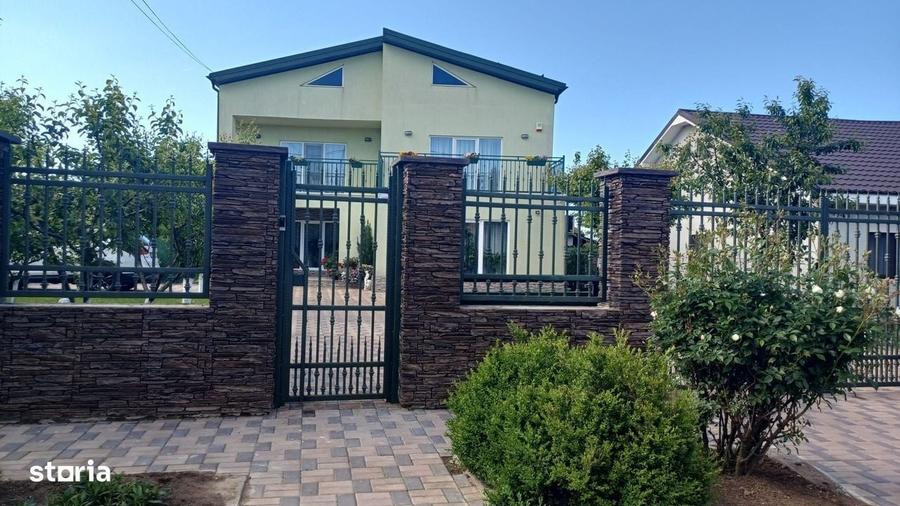 Casă cu 4 camere cu Teren 617 Mp în Cobadin