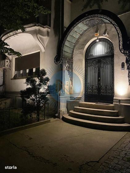 Apartament cu 4 camere decomandat în Capitale