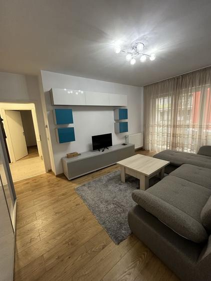 Apartament cu 2 camere decomandat în Tractorul