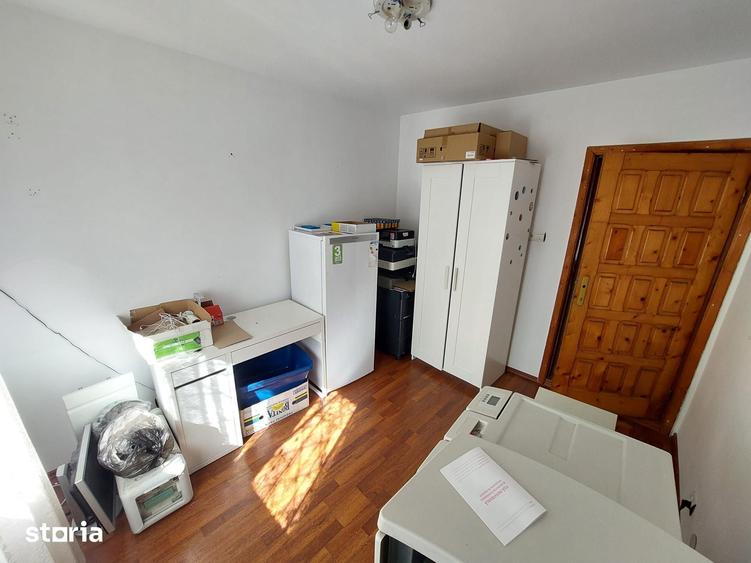 Apartament cu 4 camere decomandat în Micro 8