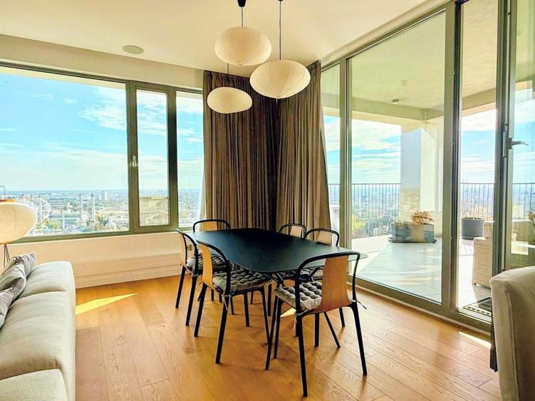 Penthouse cu 4 camere, mobilat în Central