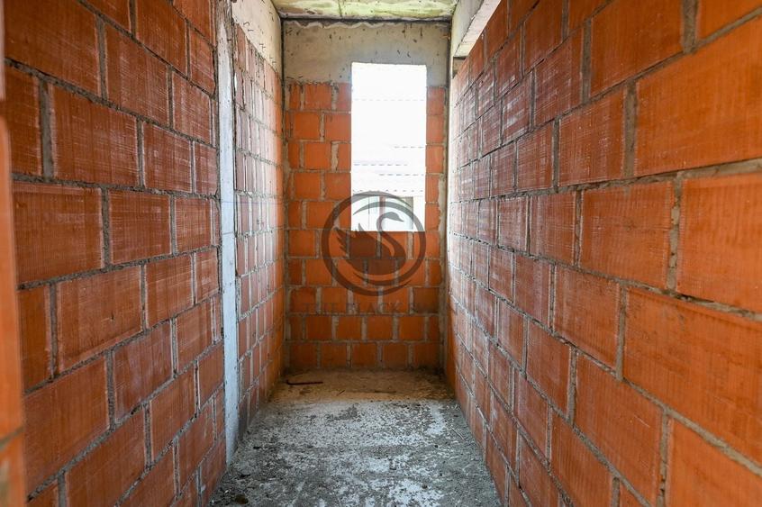 Casă individuală cu 5 camere cu Canalizare în Central