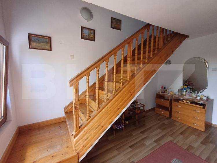 Casă individuală cu 6 camere cu Teren 2420 Mp în Exterior Vest