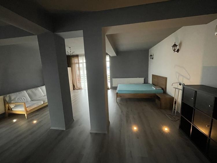 Apartament cu 3 camere decomandat în Cârcea