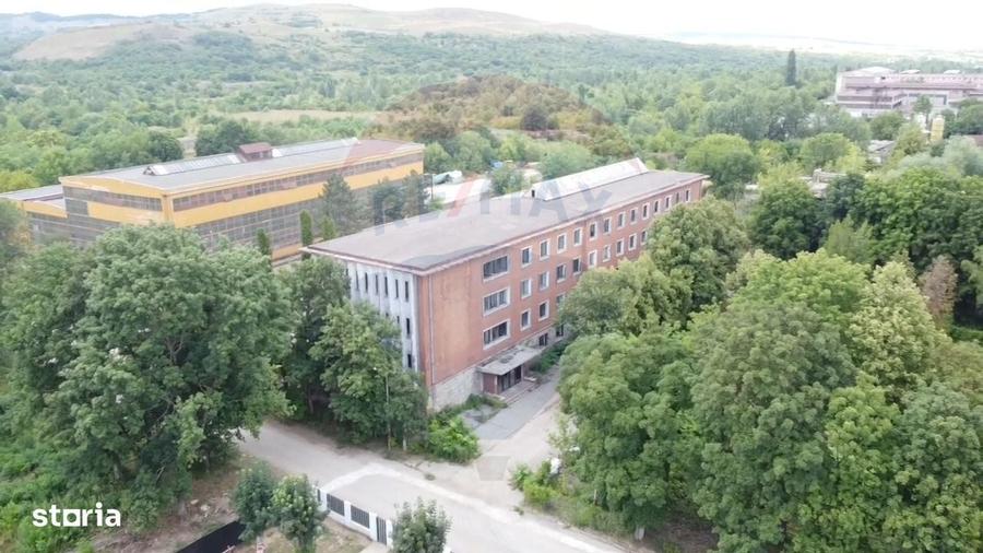 Spațiu comercial, de 8,300 mp, în Răcăștia
