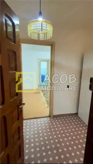 Apartament cu 3 camere semidecomandat în Milcov