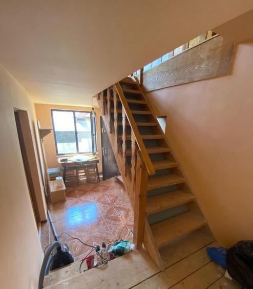 Casă cu 6 camere cu Teren 1300 Mp în Seciu