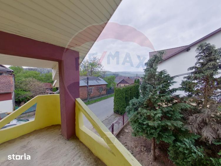 Casă cu 6 camere cu Teren 960 Mp în Central