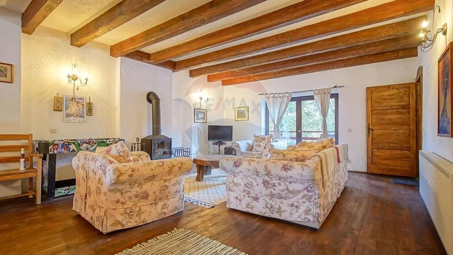Casă cu 16 camere cu Teren 1368 Mp în Timișu de Sus