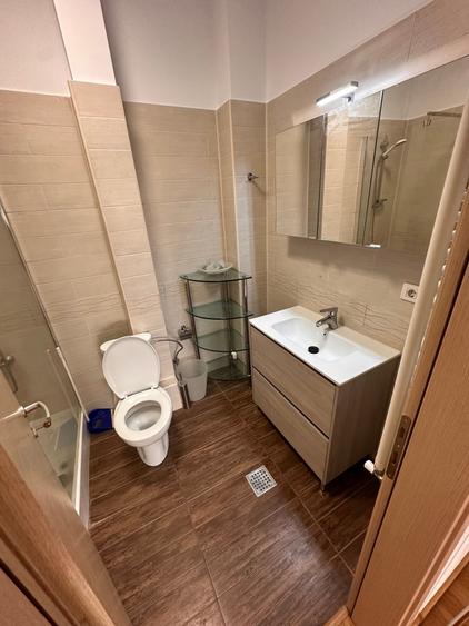 Apartament cu 3 camere semidecomandat în Herăstrău